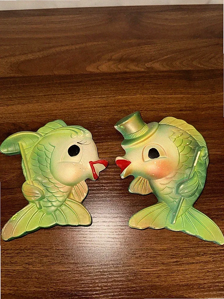 Vtg Miller Studio Chalkware Kissing Fish Anthropomorphic Wall Art Plaques Green